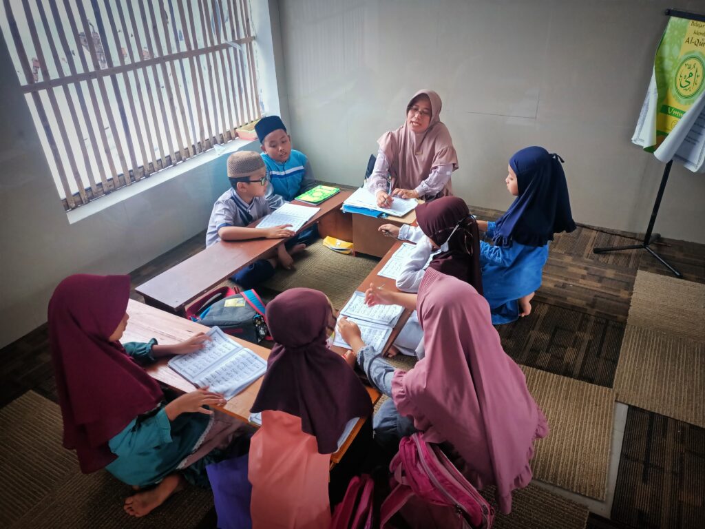 Kelas Ruqoyyah| Wali Kelas Bu Sri